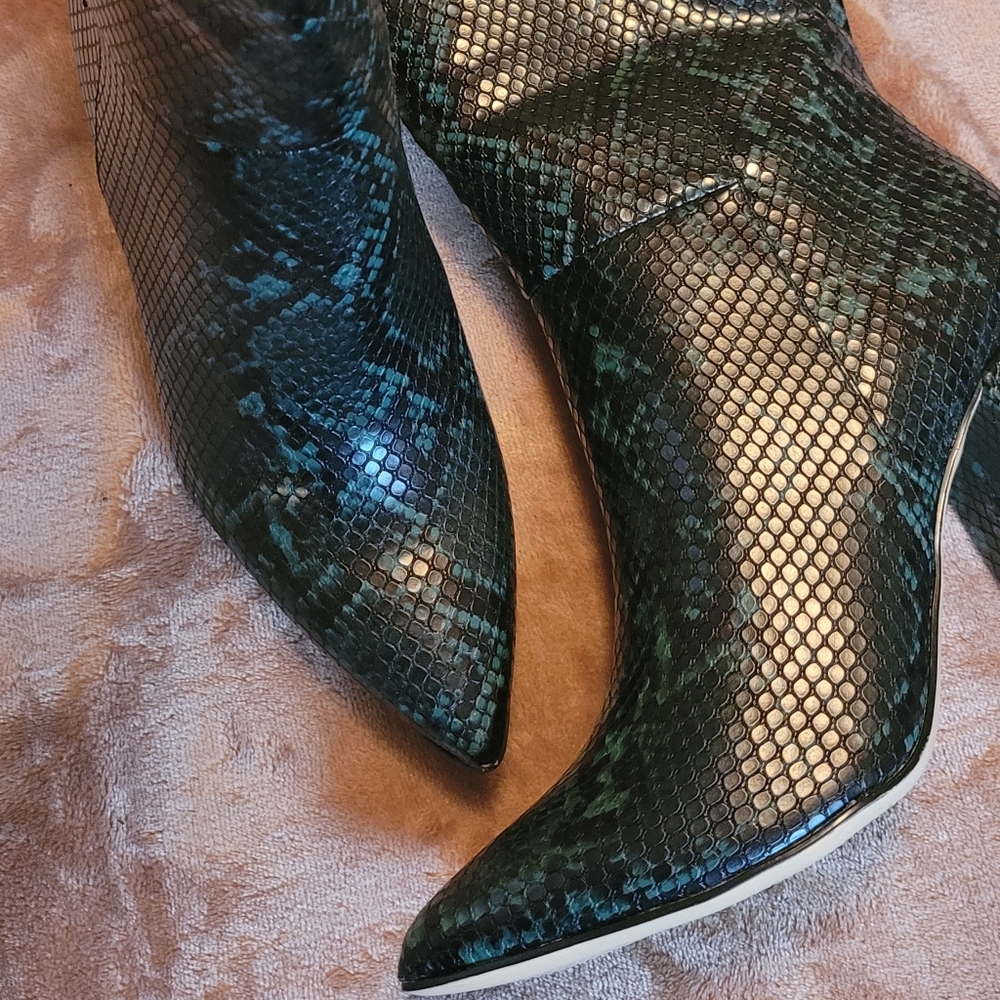 Larena Block Heel Boot - Picture 5 of 7